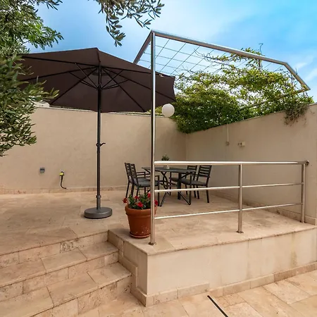 Haus Helga Apartamento Rab Town